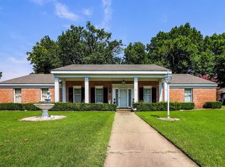 410 E Fairway Dr S, Broken Arrow, OK 74011