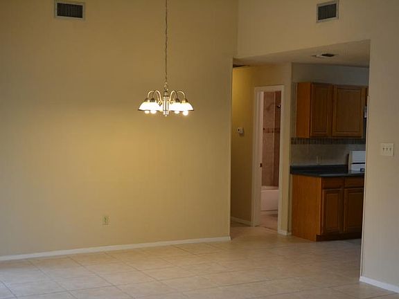 3rd image of 14007 Twin Lakes Dr