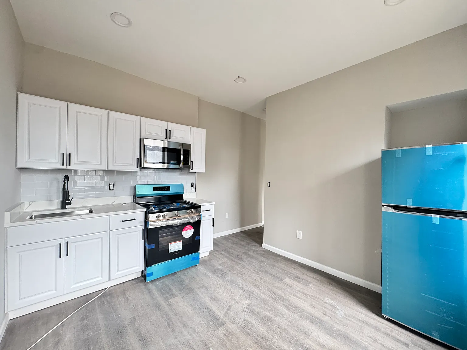 3 bed, 1400 sqft, $2,200 — Photo 3
