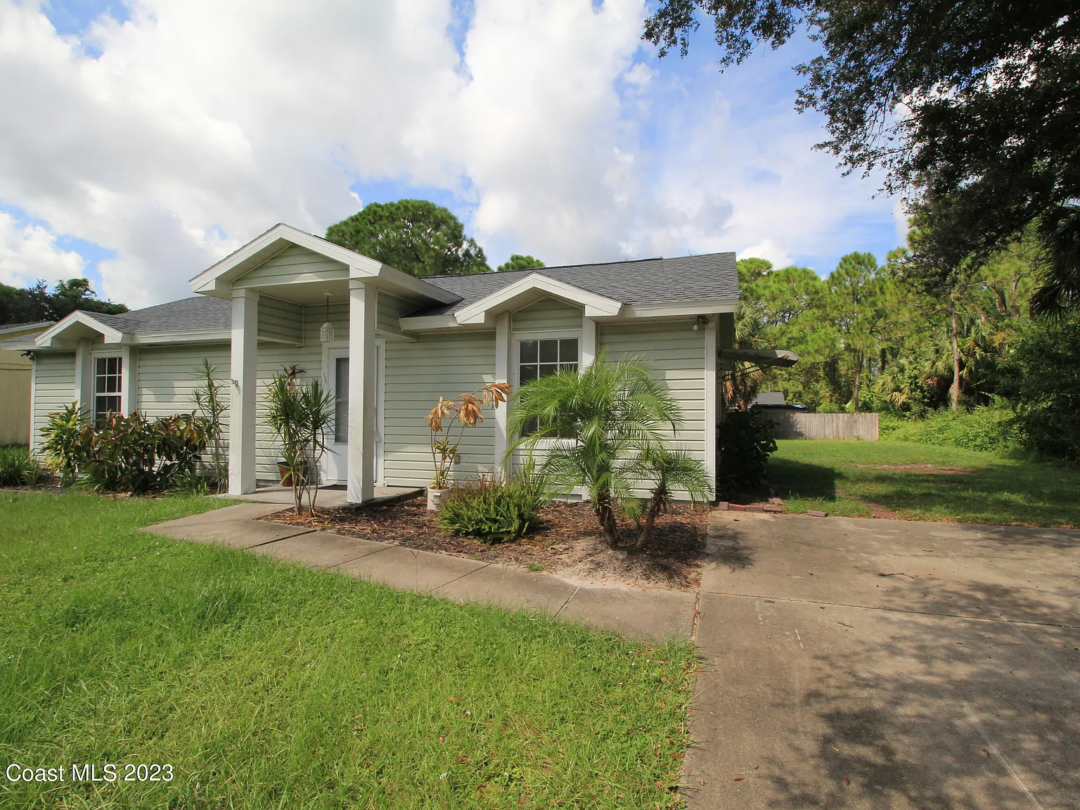 2 bed, 1.0 bath, 1008 sqft, $1,650 — Photo 1
