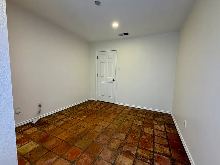 5045 Thunder Rd — Photo 28
