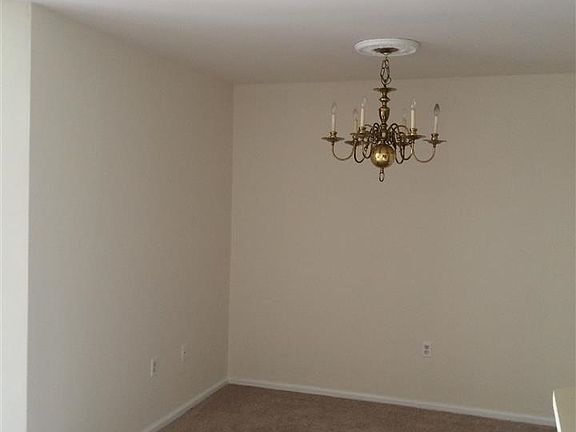 3rd image of 62 Trotters Ln #901