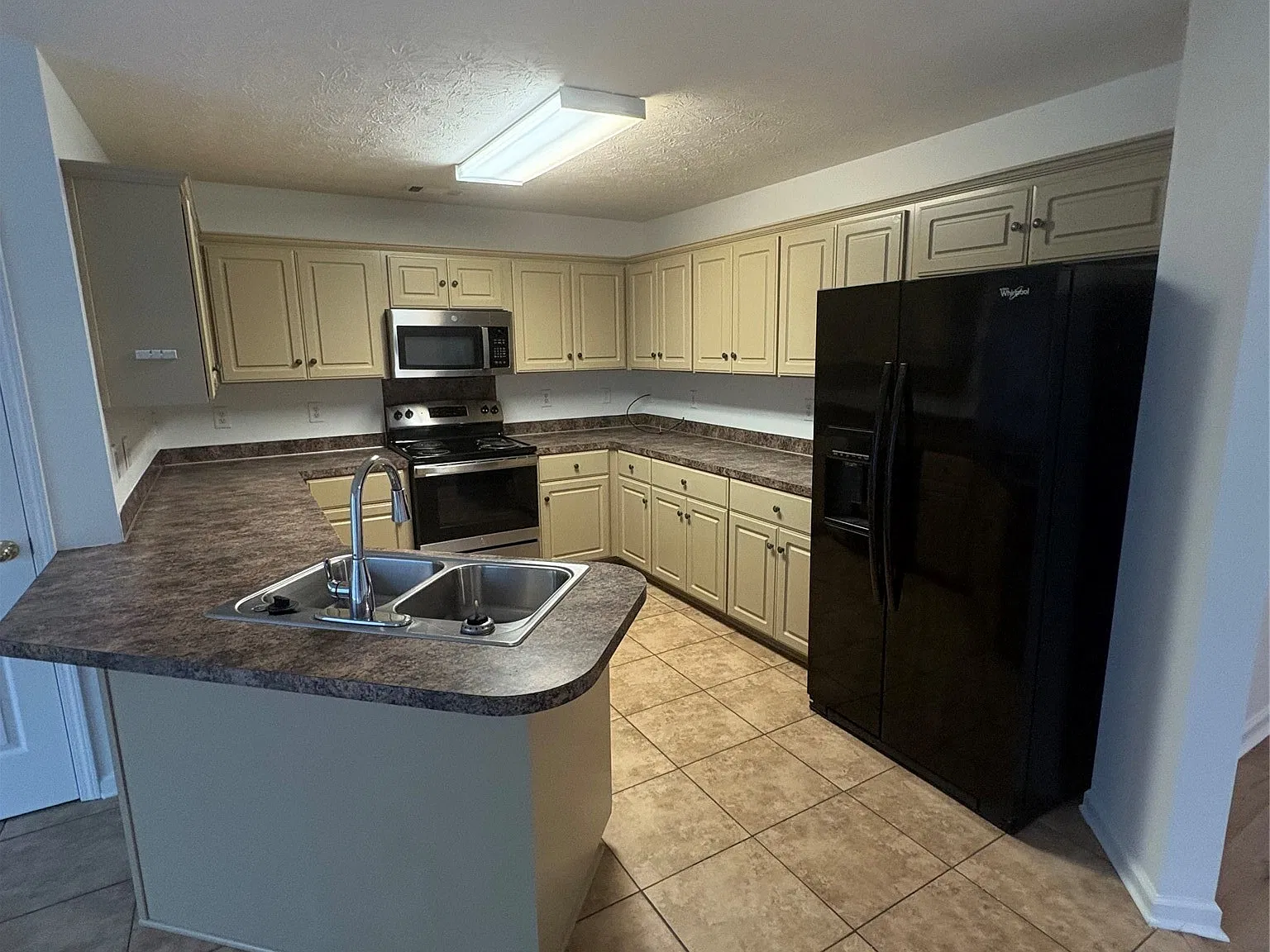 4 bed, 2.0 bath, 1694 sqft, $2,000 — Photo 3