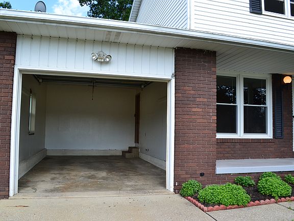 2nd image of 1053 Baier Ave