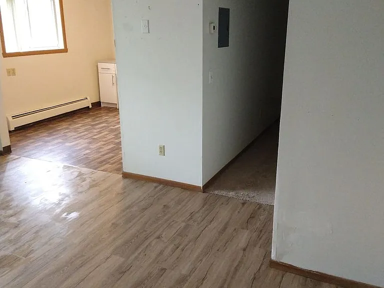 702 Imperial Dr — Photo 4