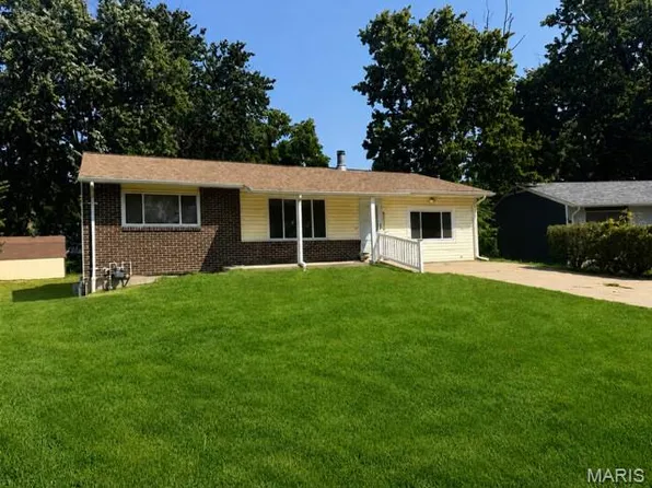 5 Meyer Ln, Wentzville, MO 63385
