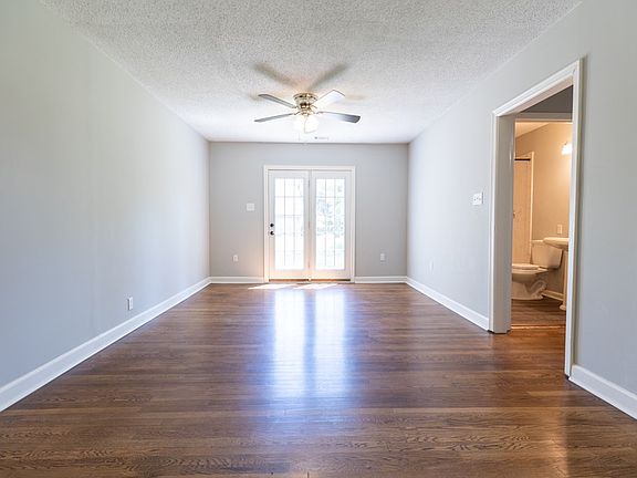 5th image of 220 Gibson Ave