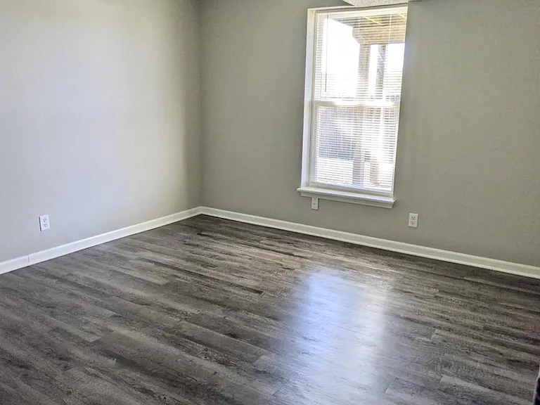 502 N Grove St — Photo 7