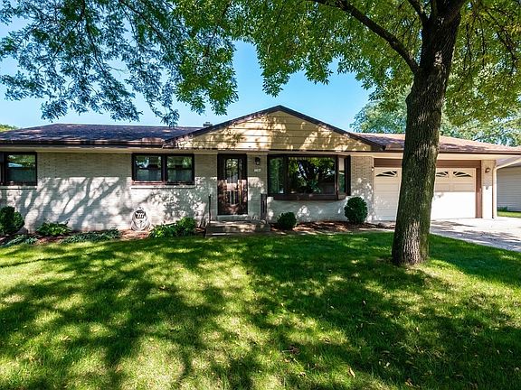 2nd image of 7786 N Fairway Pl
