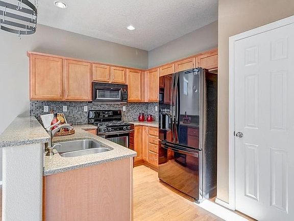 3rd image of 3501 SE San Marino Ave