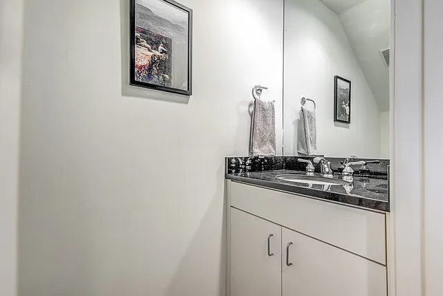 4122 Travis St #2 — Photo 15
