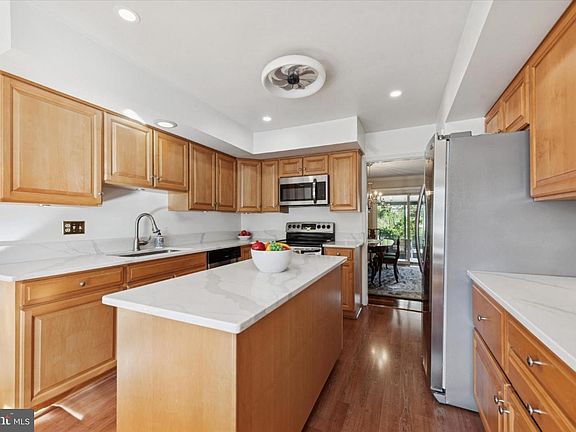 4th image of 582 Franklin Way #582