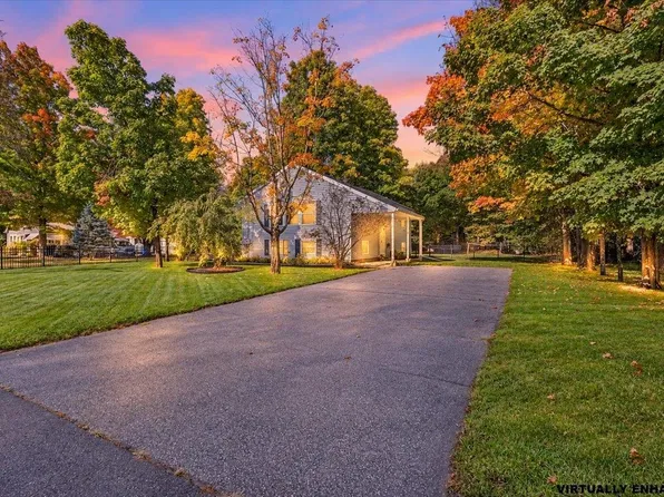 896 Bodwell Road, Manchester, NH 03109