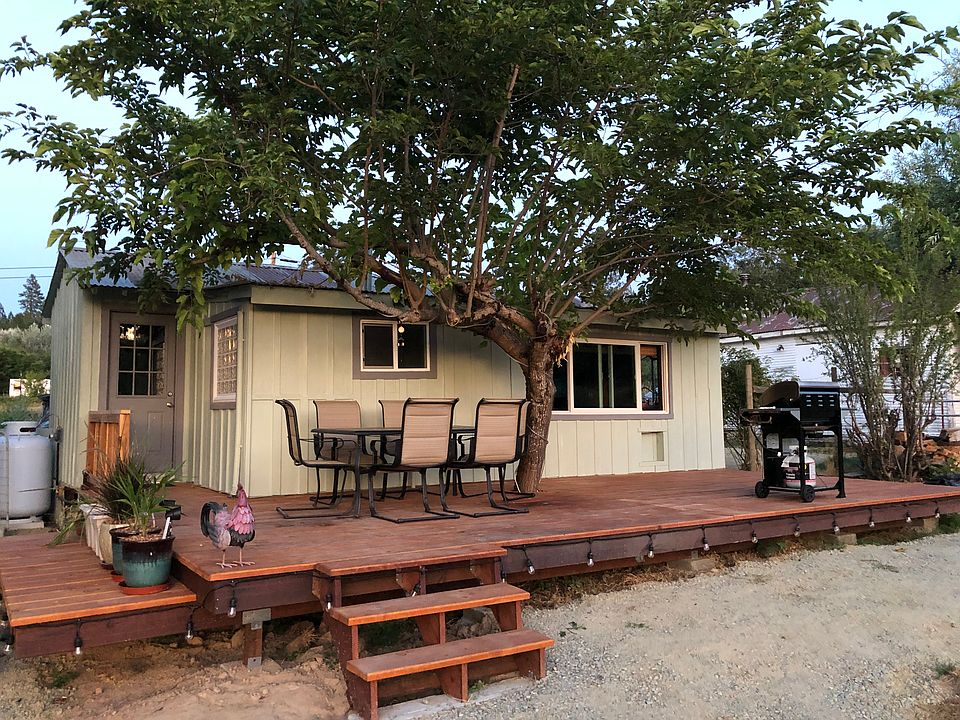 Large back deck for entertaining or relaxing and enjoying solitude.