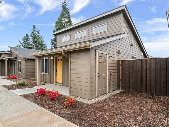 3rd image of 12258 Meadowlawn Dr