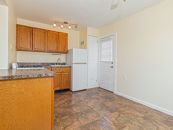 2nd image of 14 Lee Pl