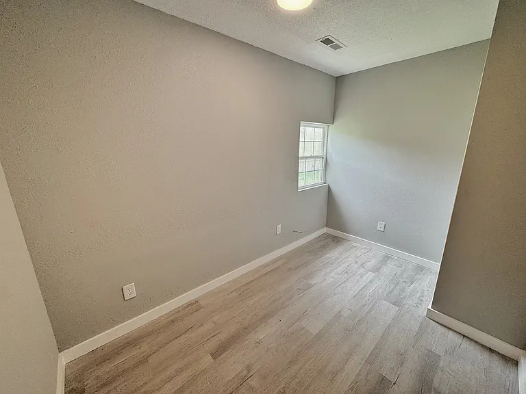 209 S Graham St #B — Photo 7