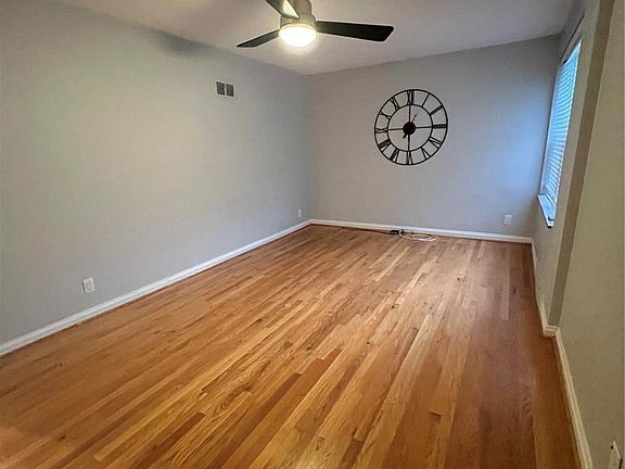 3rd image of 4719 Jamieson Ave APT 3