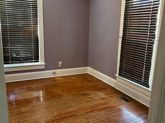 5th image of 1009 E Leicester Ave