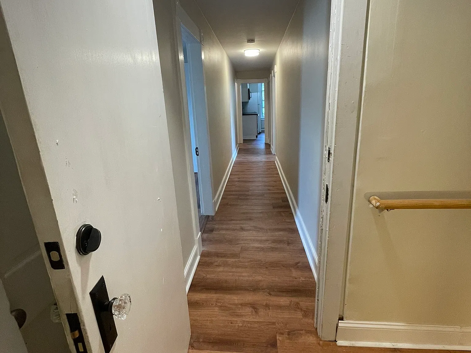2 bed, 1000 sqft, $1,300 — Photo 3