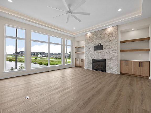 4th image of 648 Rock Ridge Dr