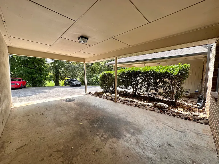 935 Naomi Dr — Photo 23