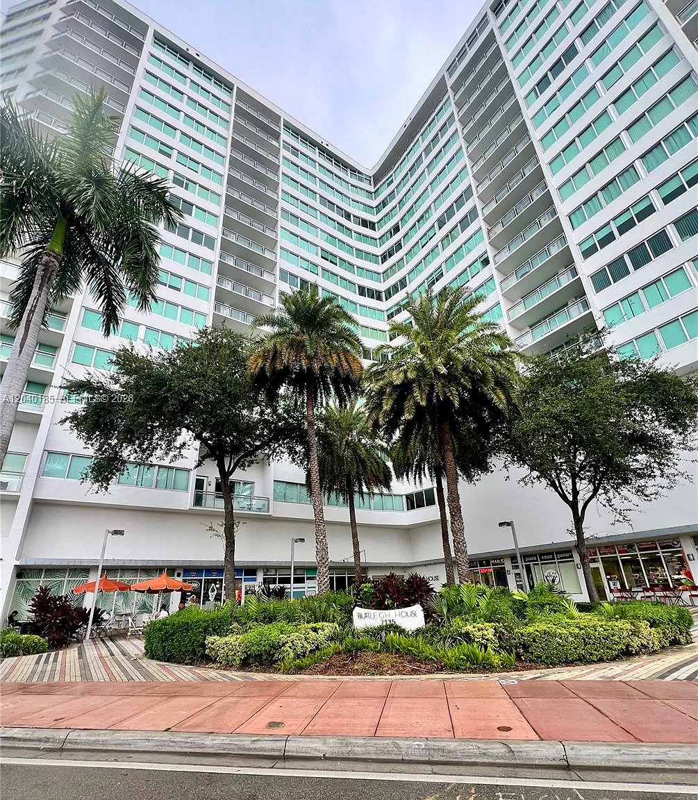 Burleigh House Condo — Photo 1