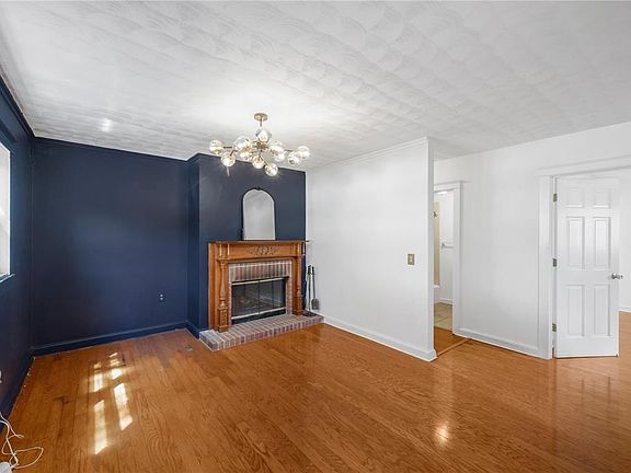 4th image of 1708 WOODBINE DRIVE