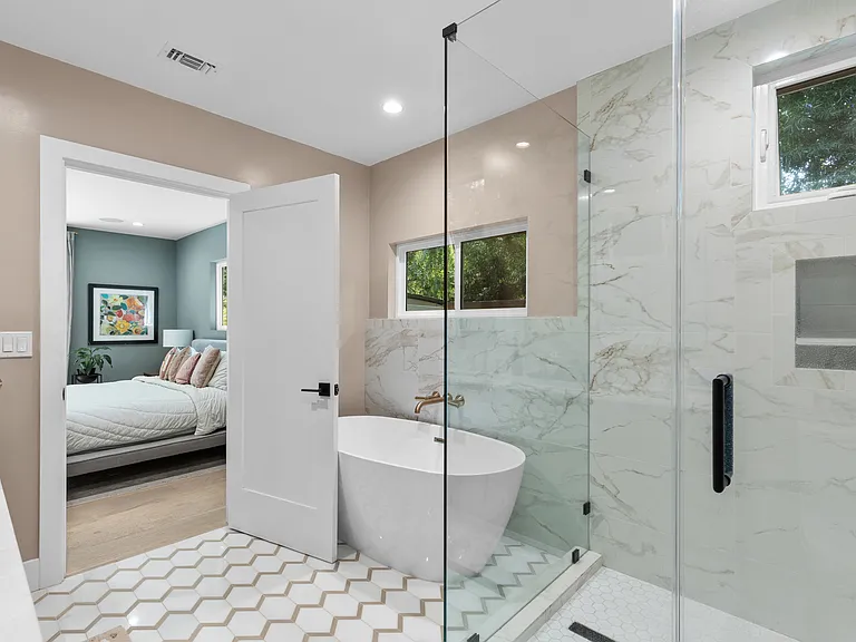 3286 Mandeville Canyon Rd — Photo 17