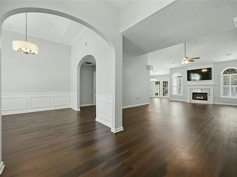 572 Staghorn Ln — Photo 2
