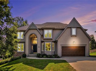 5600 Meadow Ct S, Parkville, MO 64152