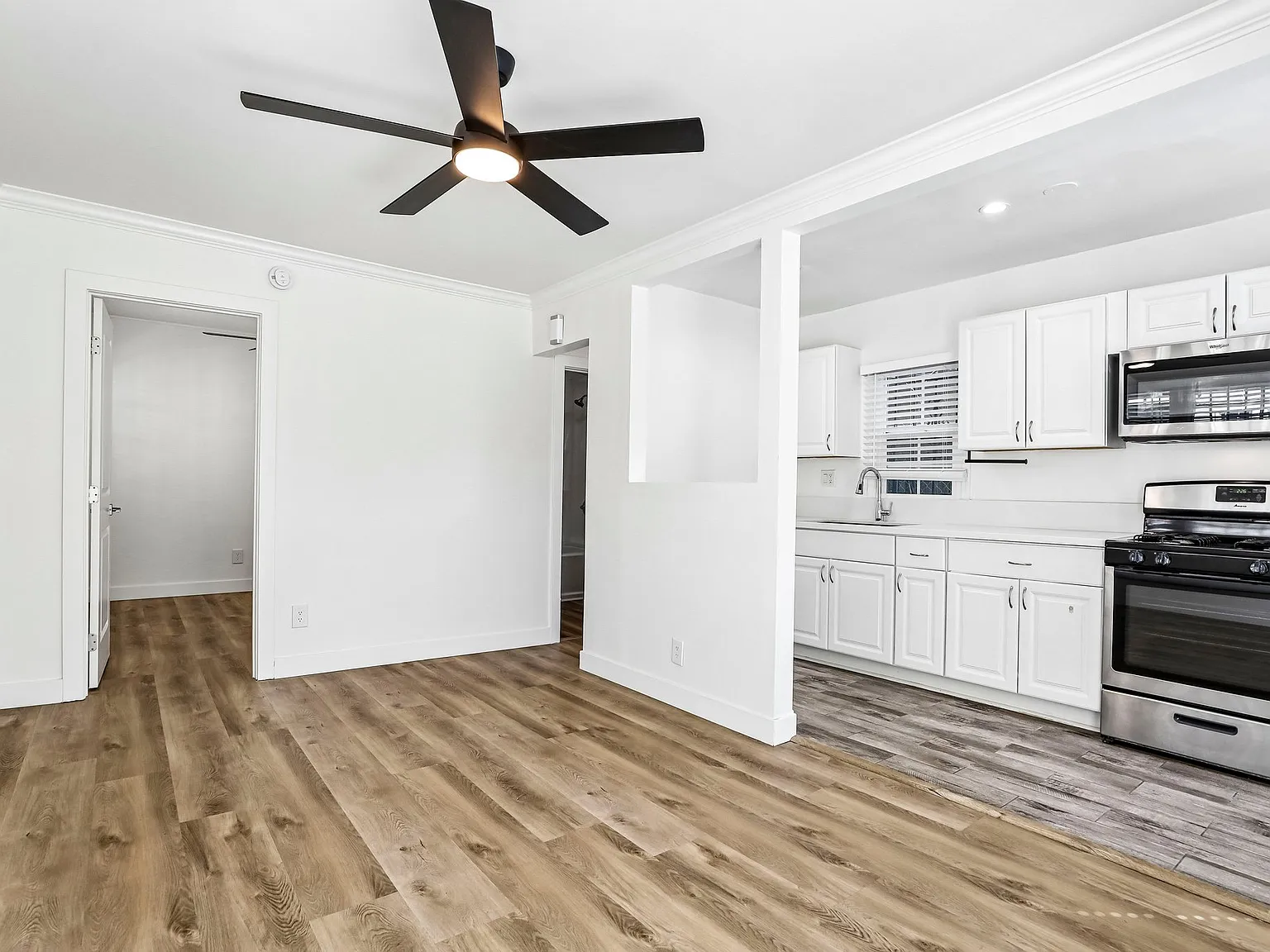 2222 7th Ave - Remodeled 1 Bedroom Apt. — Photo 4