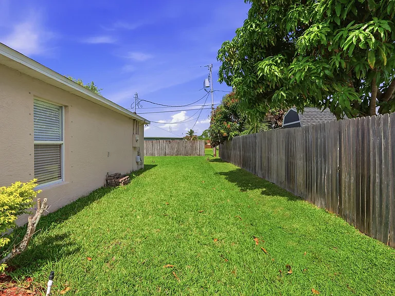 3124 SW Armucher St — Photo 44