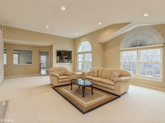 5th image of 814 Kalamazoo Cir