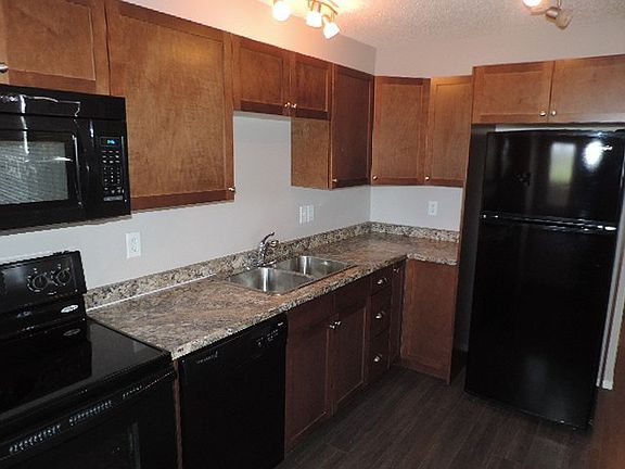 3rd image of 220 26th St #B
