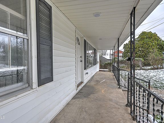 5th image of 1570 Granby Rd