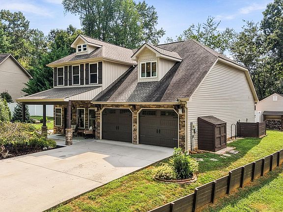 3rd image of 152 Wakefield Rd