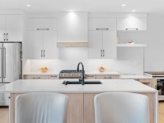 5th image of 903 Greystone Pl
