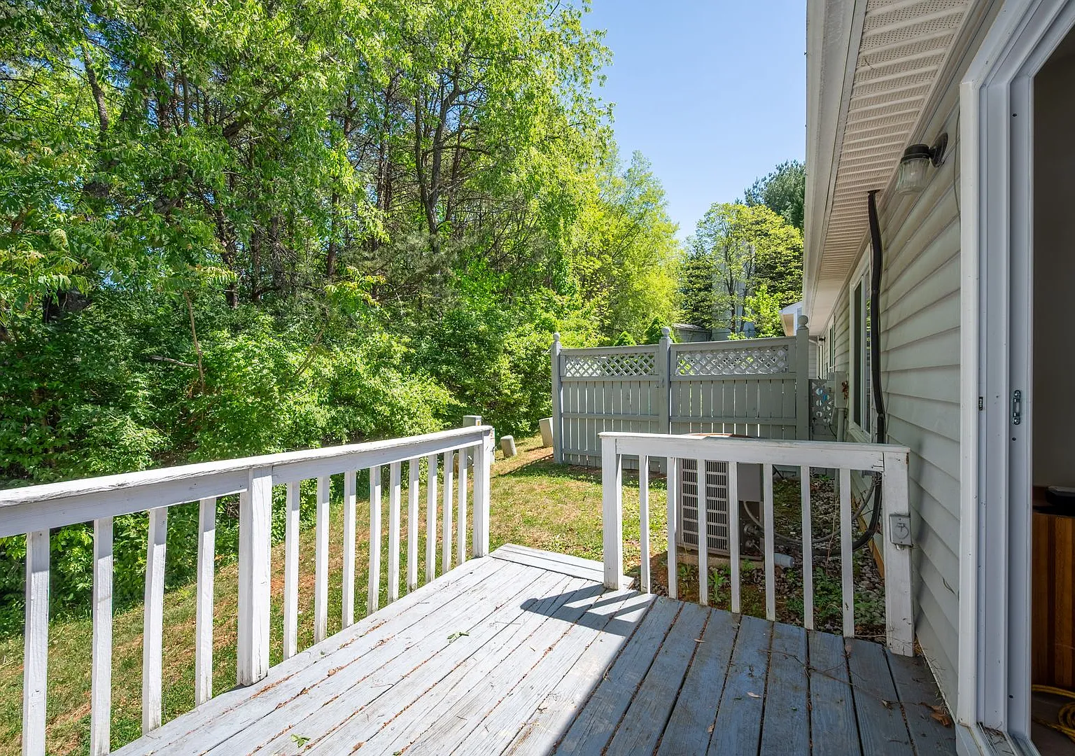 2 Bed, 2 Bath Renovated Townhouse Single-Level Living $1,600/month — Photo 3