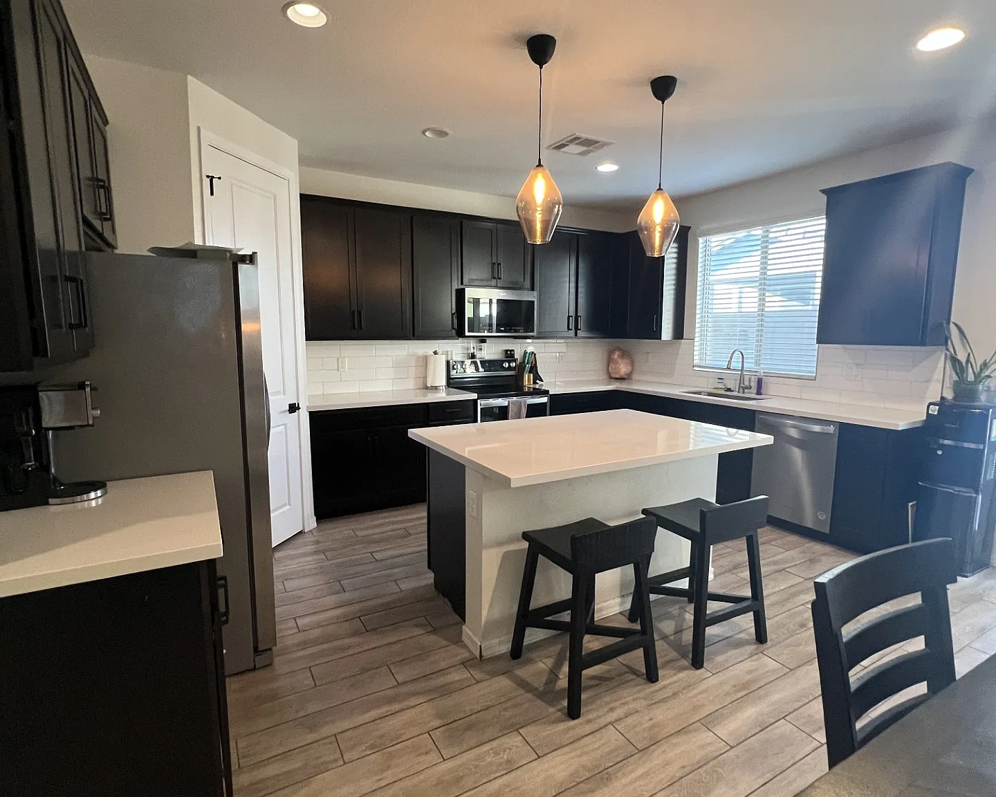4 bed, 2435 sqft, $3,200 — Photo 3