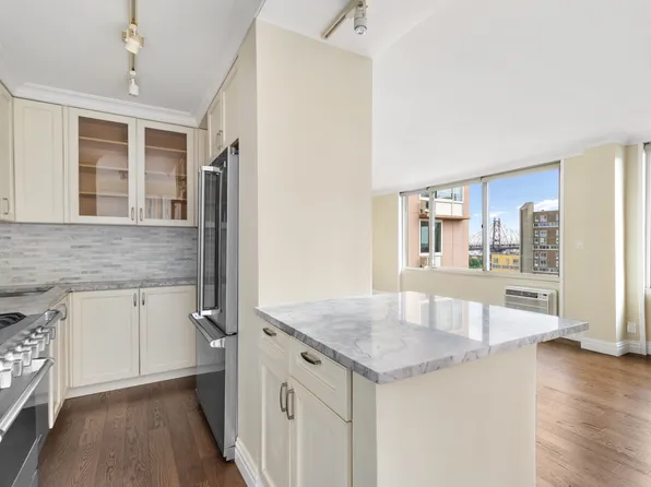 555 Main Street image 1 of 17