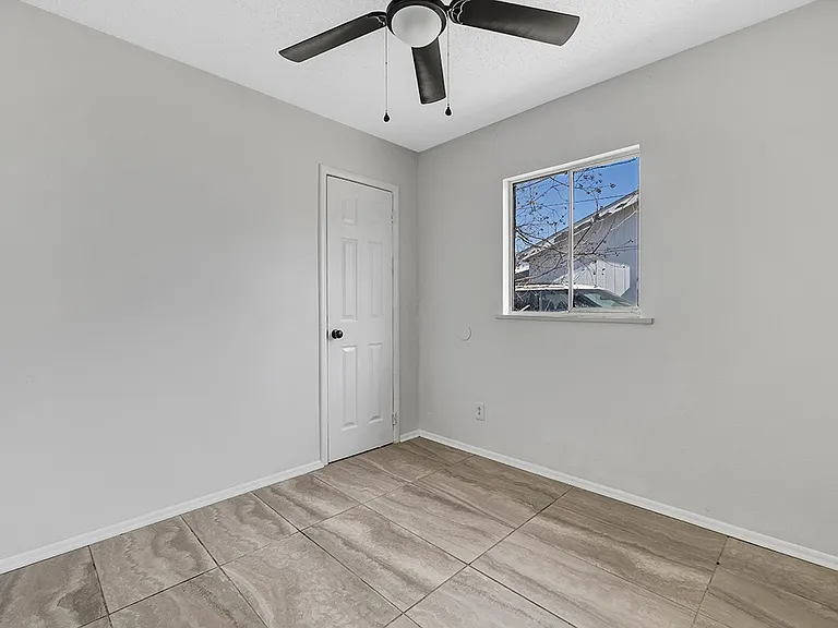 2405 Mamie Dr — Photo 6