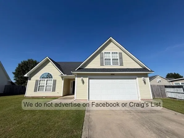 1908 Lioncoward Dr, Fayetteville, NC 28314