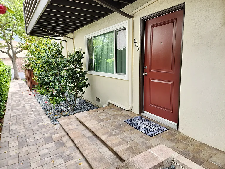 666 College Ave — Photo 13