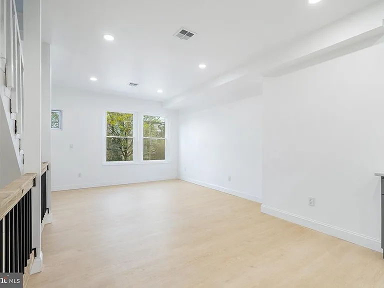 703 N 43rd St #2 — Photo 35
