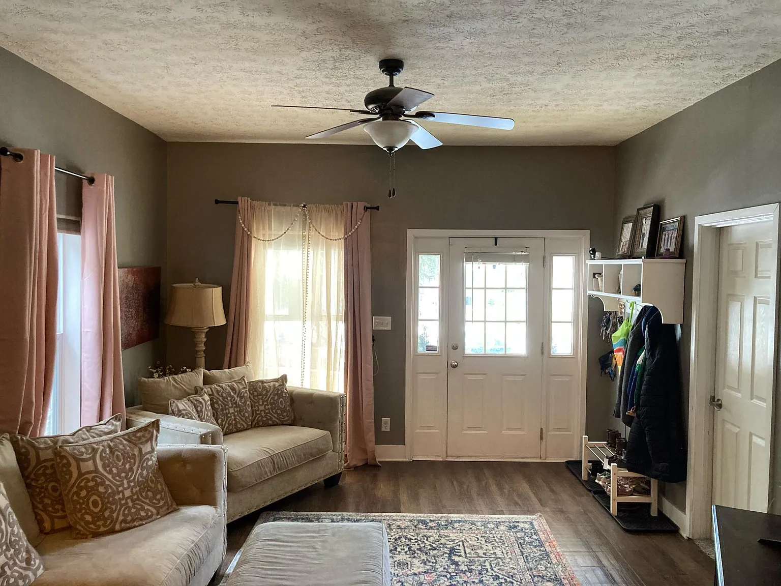 4 bed, 2.5 bath, 3542 sqft, $2,800 — Photo 2