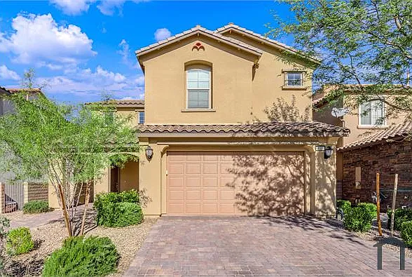 4 bed, 2400 sqft, $3,400 — Photo 1