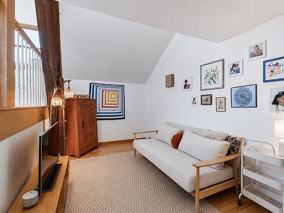 5th image of 35 New South St APT 402