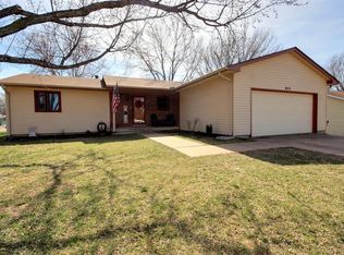 913 E Woodlawn Heights Rd, Derby, KS 67037
