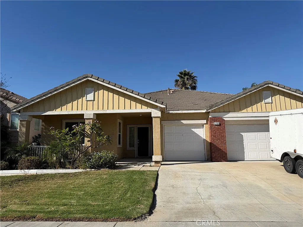 4 bed, 2579 sqft, $3,975 — Photo 2